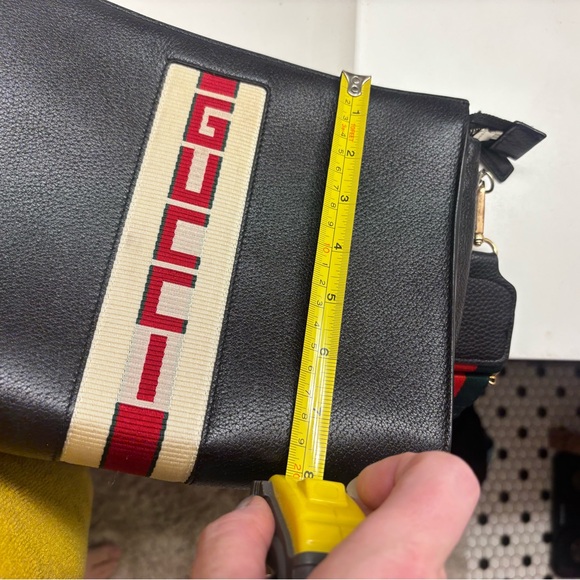 Gucci Black Leather Men's Bag - Picture 4 of 5